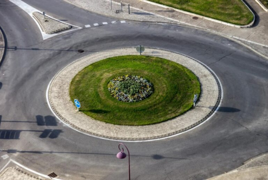 Νέος κυκλικός κόμβος στη λεωφόρο Κάβο Γκρέκο στο Παραλίμνι