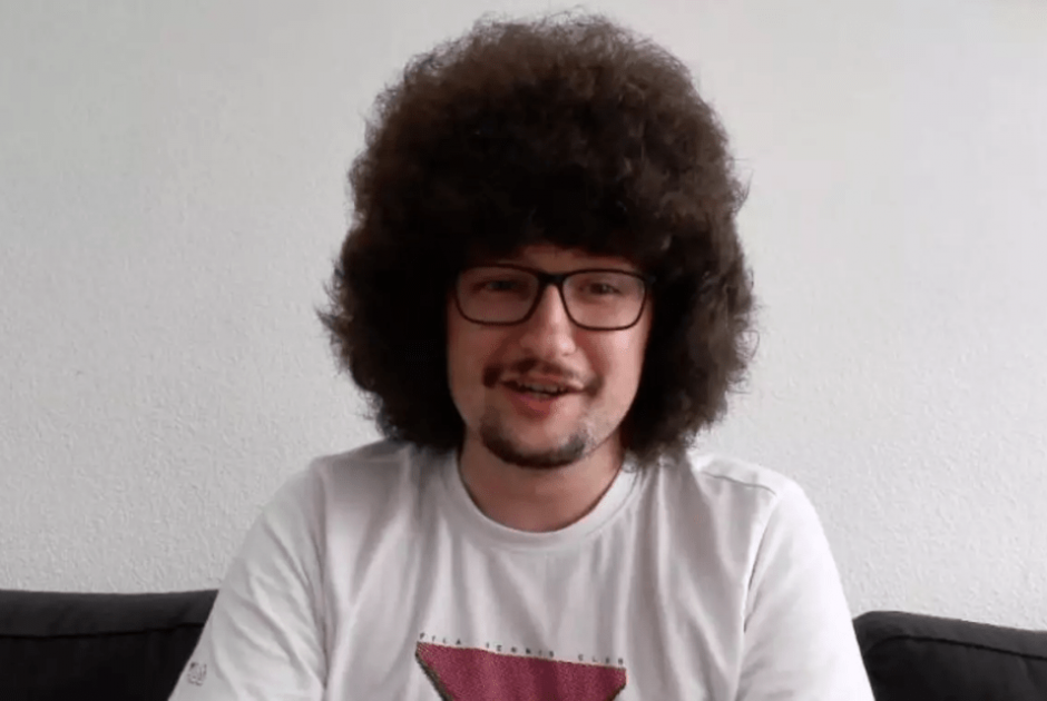 Το βατό πρόγραμμα της Μάντσεστερ Γιουνάιτεντ η ευκαιρία για… κούρεμα για τον viral οπαδό της