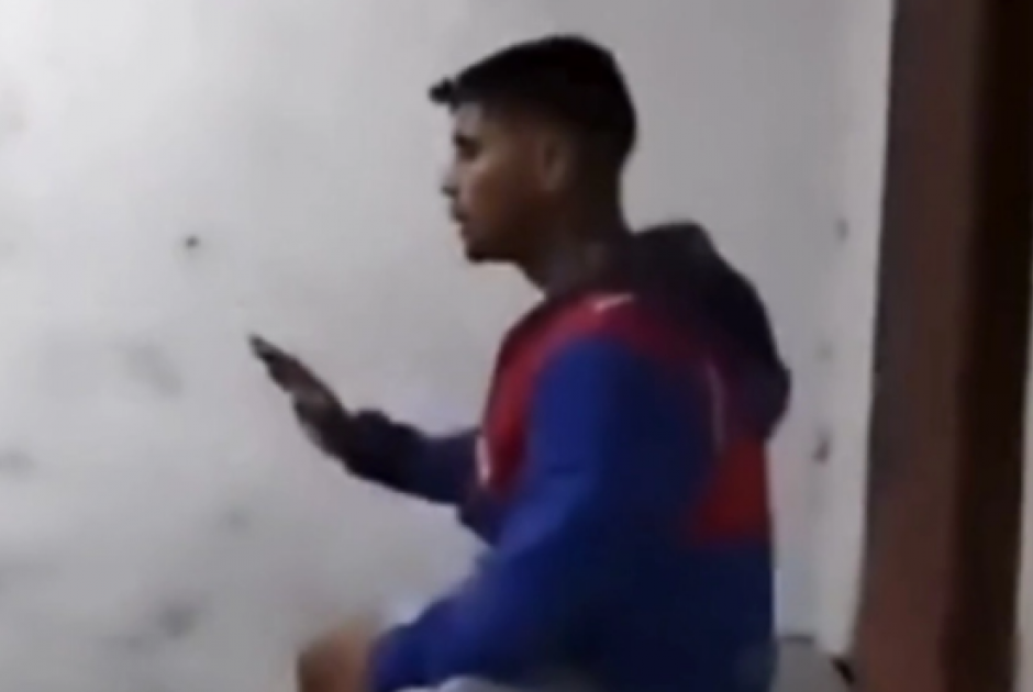 Σοκαριστικό ... Κάρφωσαν κλειδί αυτοκινήτου στο κεφάλι ποδοσφαιριστή! (Βίντεο)