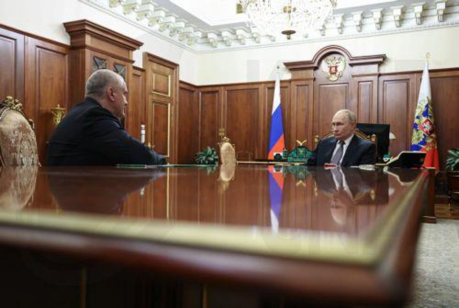 Τα θέματα που κυριαρχούν στα διεθνή πρωτοσέλιδα