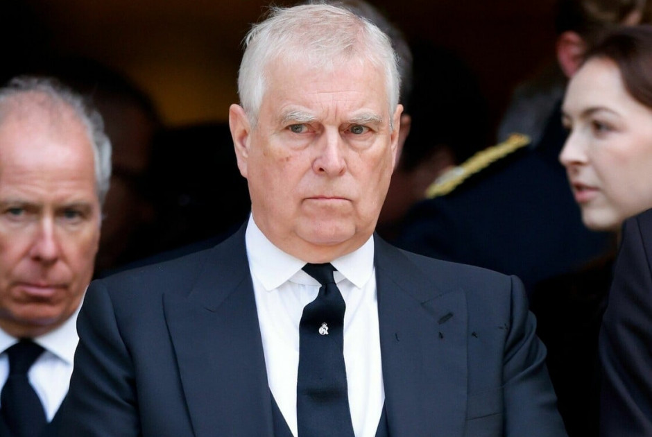 Πιέσεις δέχεται ο πρώην πρίγκιπας Άντριου να αποκαλύψει τις σχέσεις του με τον Έπσταϊν