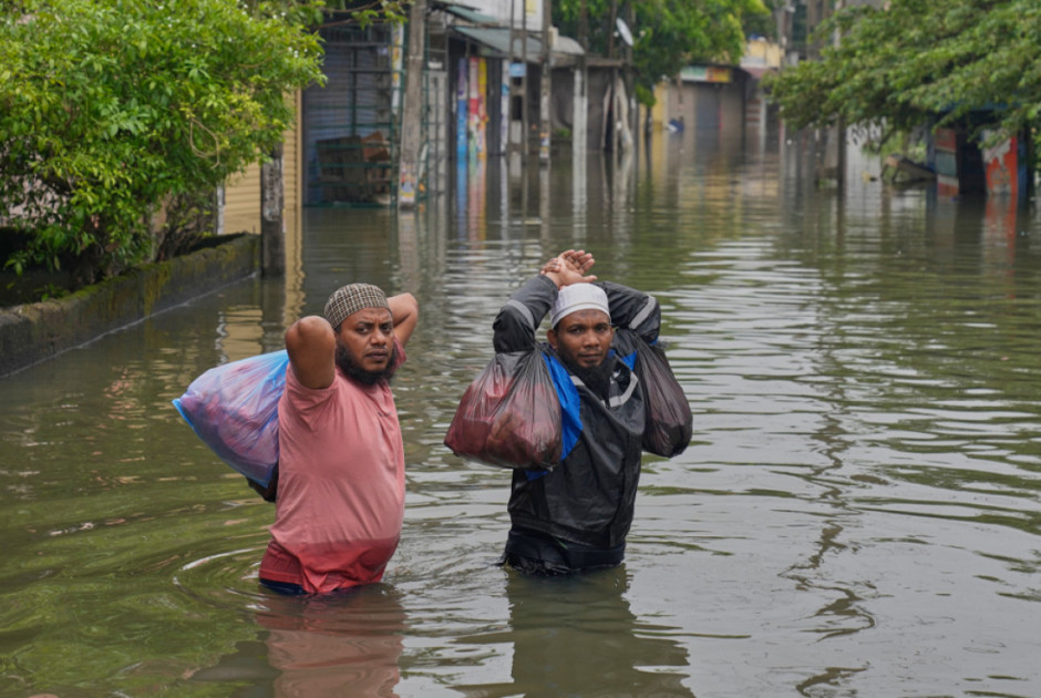 Σαρώνει τη Σρι Λάνκα ο κυκλώνας: Αυξάνονται διαρκώς οι νεκροί
