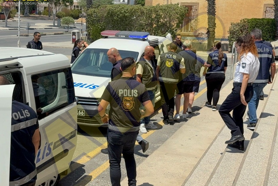 Καταθέσεις «αστυνομικών» και μεταφράστριας στη «δίκη» των 2 Ε/κ