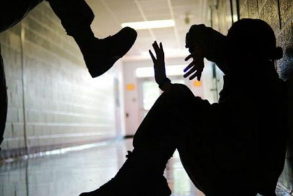 Αδιανόητο: Ξυλοκόπησαν άγρια 13χρονη για ένα αγόρι