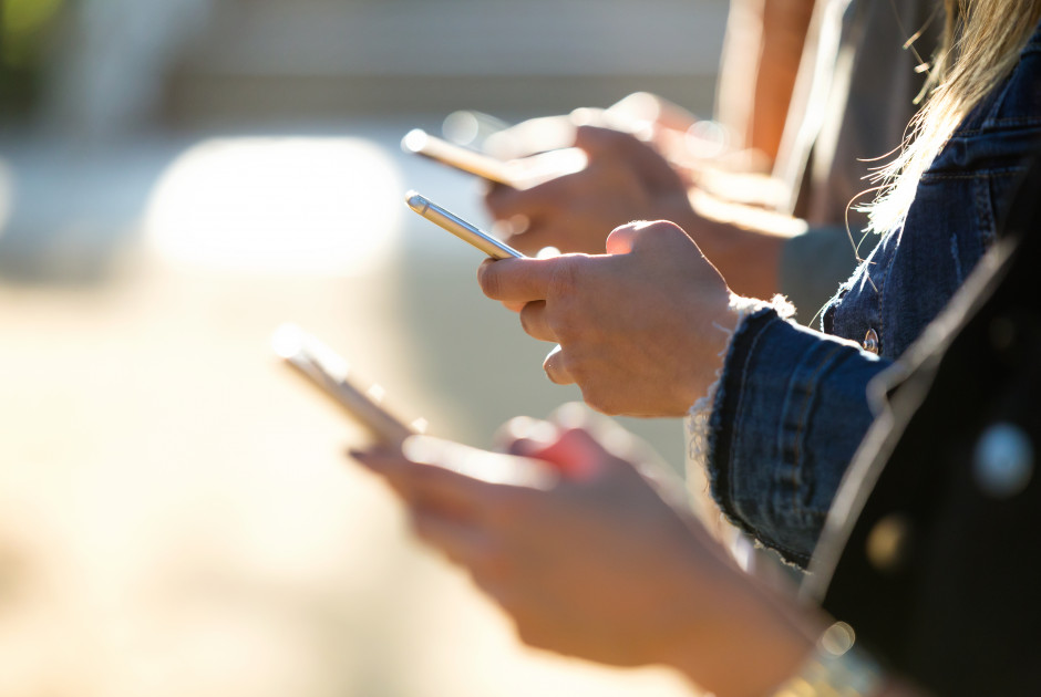 Η Δανία απαγορεύει την πρόσβαση σε κοινωνικά δίκτυα για παιδιά κάτω των 15 ετών