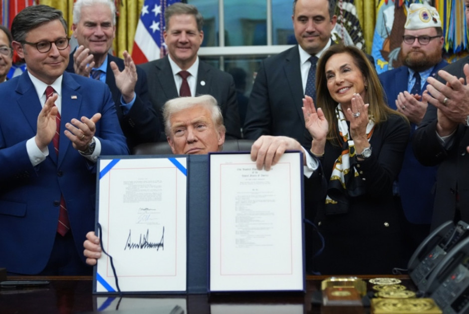 Έληξε το μεγαλύτερο shutdown στην ιστορία των ΗΠΑ - Ο Τραμπ υπέγραψε τη συμφωνία