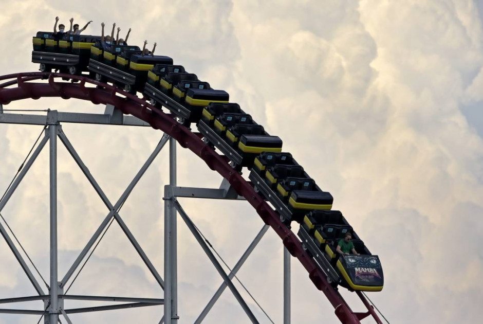 Στοκχόλμη: Η στιγμή που το «ελαττωματικό» τρενάκι εκτίναξε γυναίκα στον αέρα σε λούνα παρκ