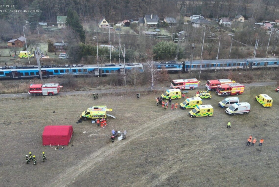 Δυο επιβατικά τρένα συγκρούστηκαν στην Τσεχία - Πάνω από 40 τραυματίες