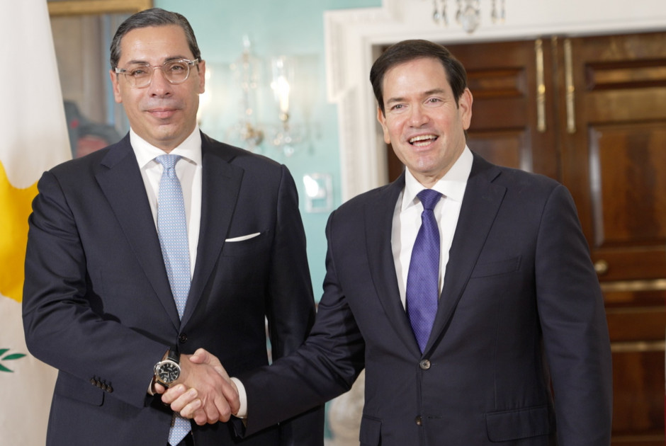 Σε εξέλιξη η συνάντηση Κόμπου