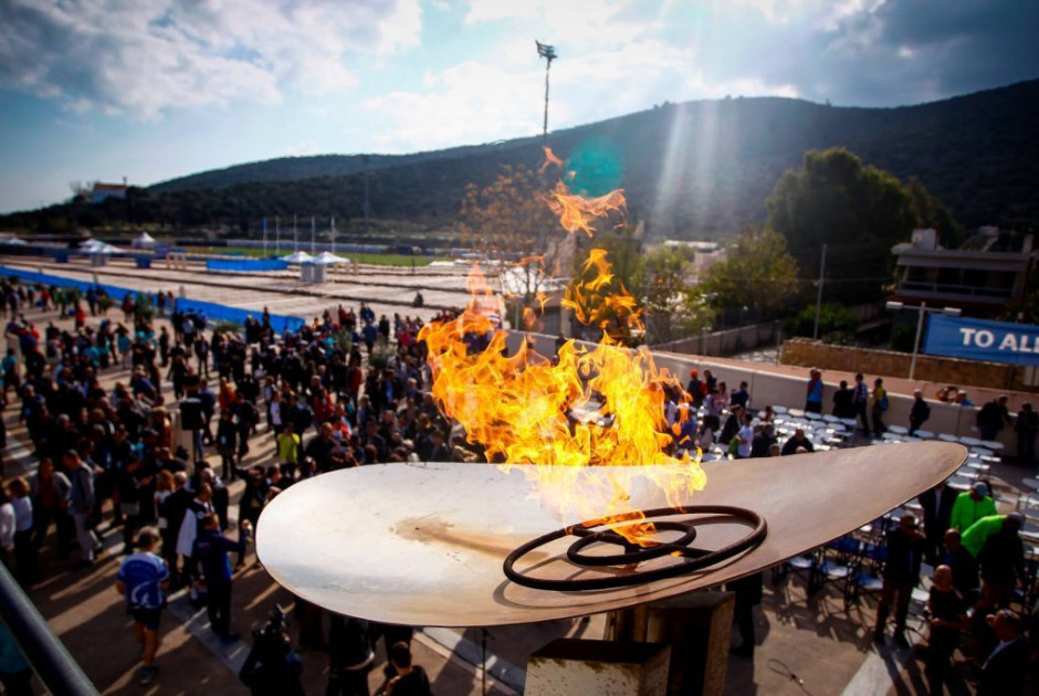 Στην Κύπρο η φλόγα του Αυθεντικού Μαραθωνίου Αθήνας για τον Μαραθώνιο στη Λάρνακα