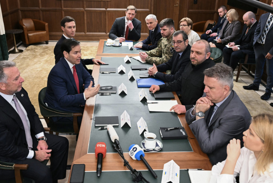 Αμερικανοί και Ουκρανοί διαπραγματεύονται το σχέδιο ειρήνης που θα πάει στον Πούτιν