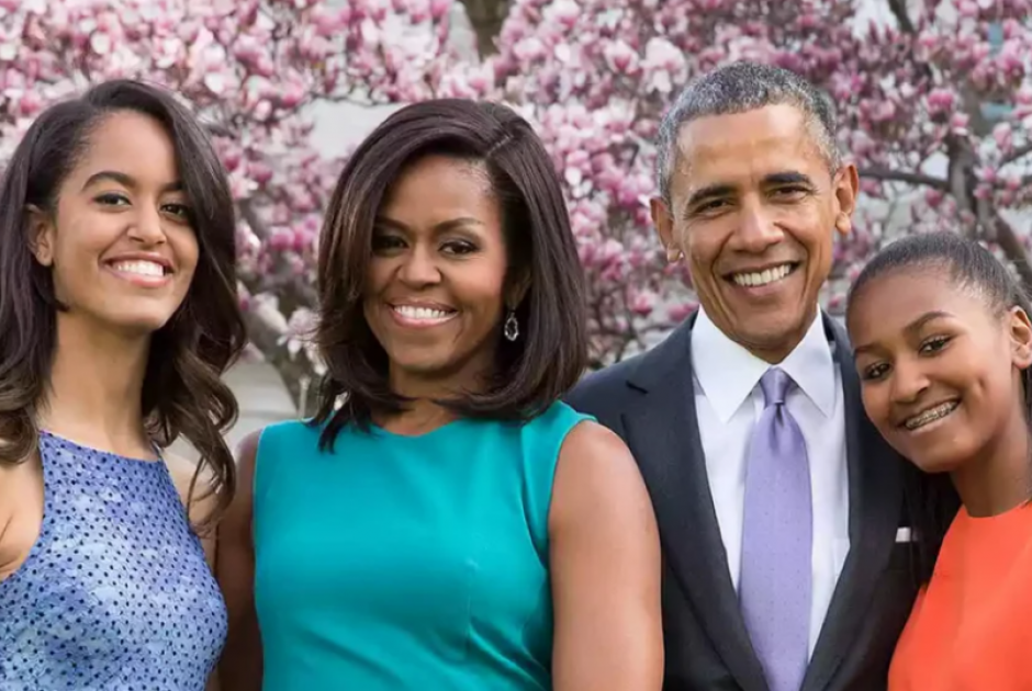 Σπάνια οικογενειακή φωτογραφία των Ομπάμα με τις κόρες τους