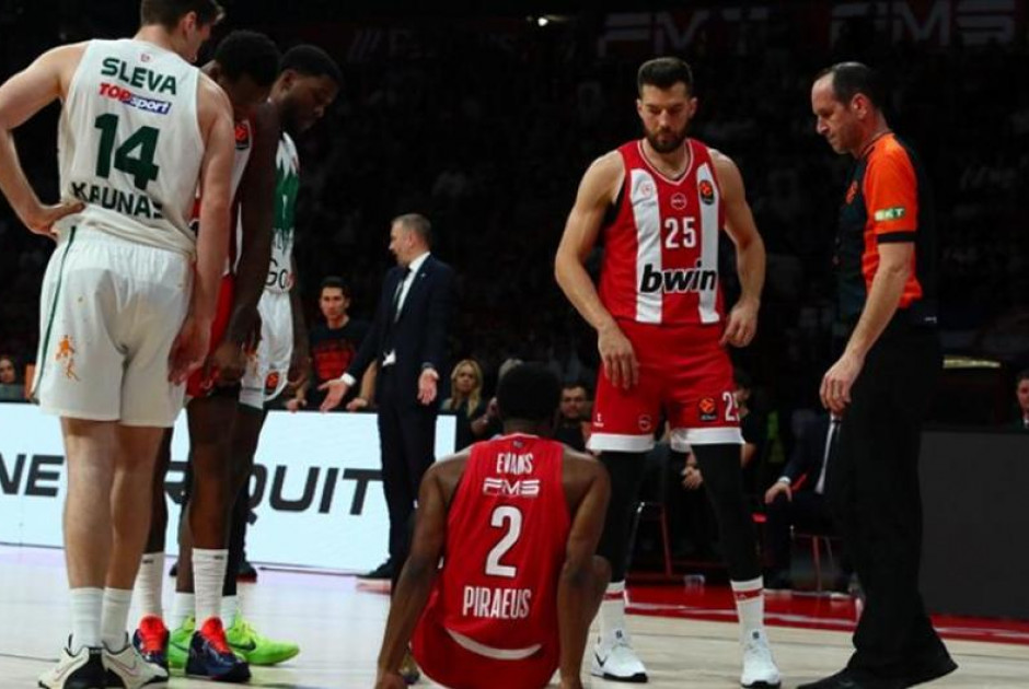 (ΒΙΝΤΕΟ) Τα έχασε ο Γάλλος σπίκερ με τον τραυματισμό του Έβανς