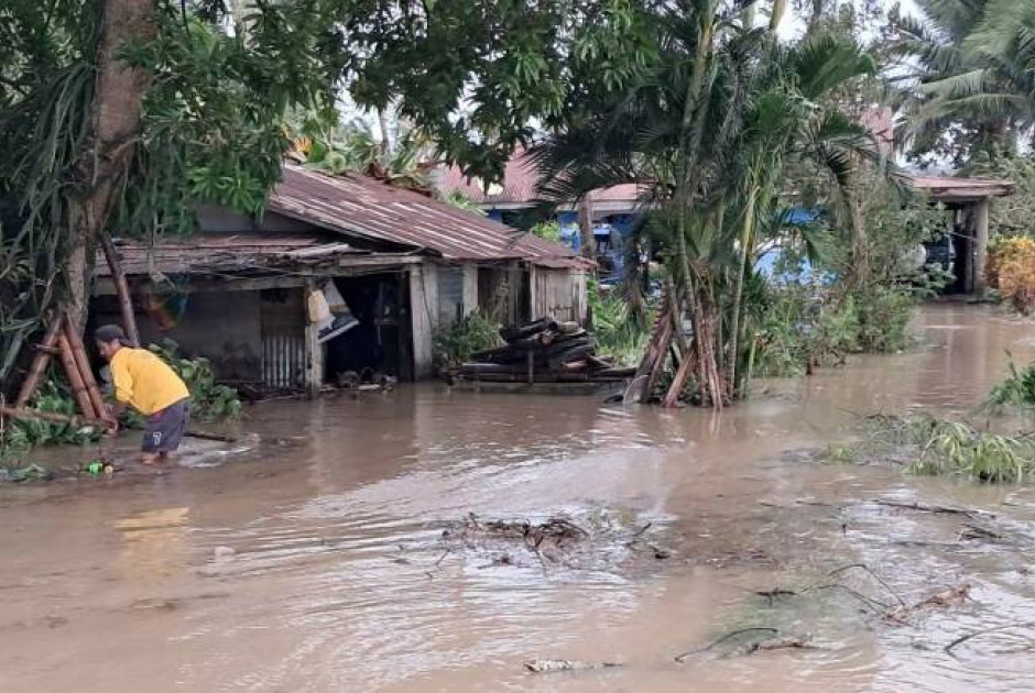 Φονικός τυφώνας στις Φιλιππίνες: Τουλάχιστον δύο νεκροί και σοβαρές καταστροφές