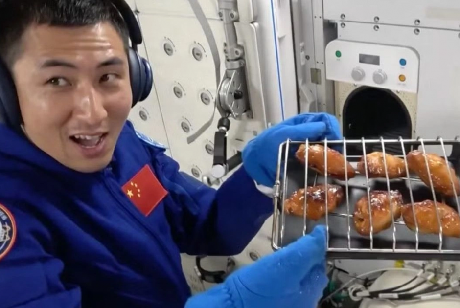 Το πρώτο μπάρμπεκιου στο διάστημα από Κινέζους αστροναύτες!