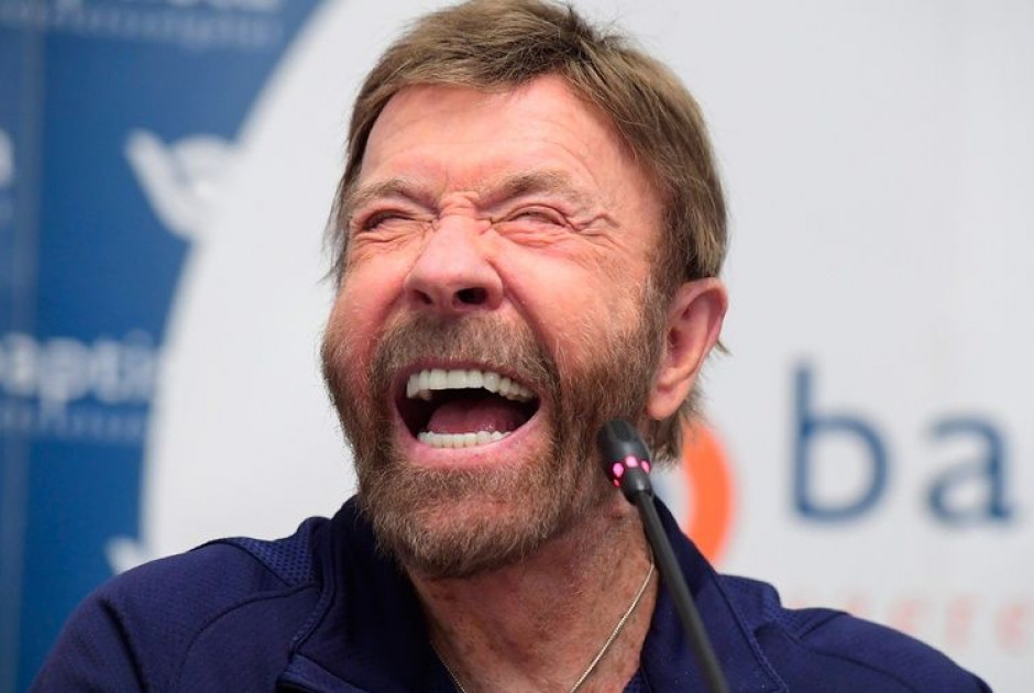 Ο Τσακ Νόρις «έριξε» το Instagram με φωτογραφία από το γυμναστήριο