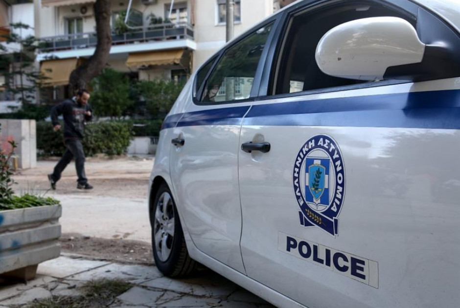 Αθήνα: Πατέρας μαχαίρωσε την κόρη του στον λαιμό