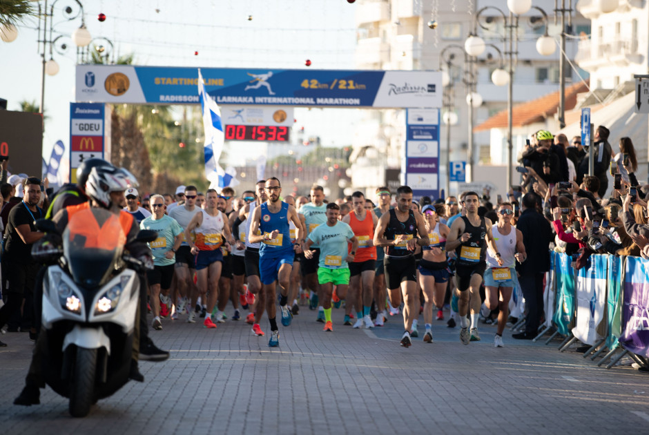Ρεκόρ συμμετοχών και προσέλευσης θεατών στον Radisson Blu Διεθνή Μαραθώνιο Λάρνακας
