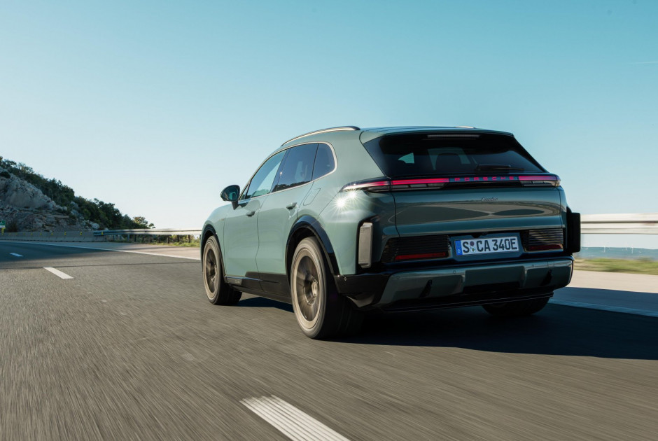 Ένα τεχνολογικό ορόσημο για την Porsche καθώς η Cayenne γίνεται ηλεκτρική