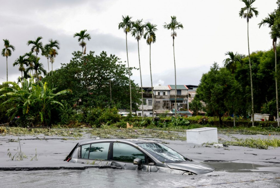 Ο τυφώνας Καλμάγκι έφθασε στο Βιετνάμ -  Έξι αεροδρόμια έκλεισαν