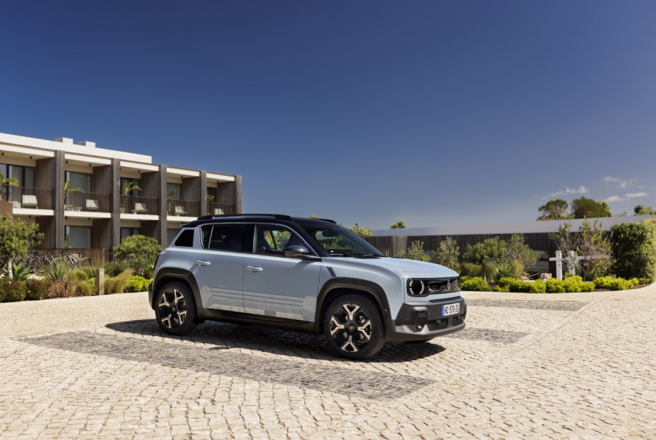 Το Renault 4 E-Tech Electric είναι ανάμεσα στους φιναλίστ για το Car of the Year 2026