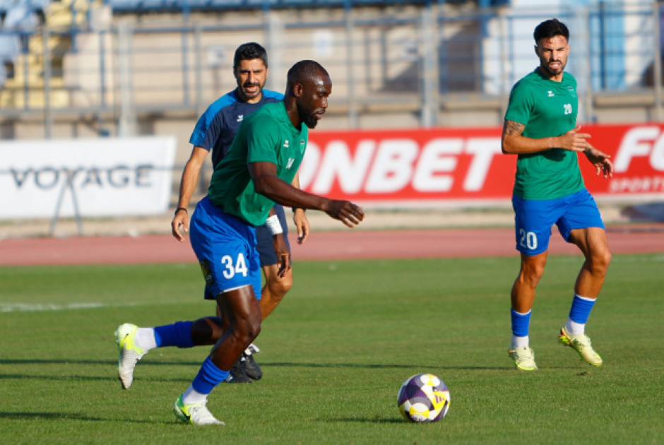 ΑΠΙΣΤΕΥΤΑ ΠΡΑΓΜΑΤΑ: Ποδοσφαιριστής του Ολυμπιακού στο ασθενοφόρο...δεν μπορεί να πάει στο νοσοκομείο