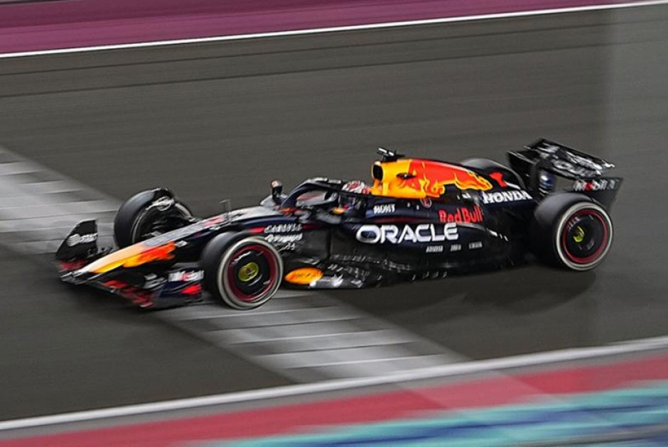 Μέγας Φερστάπεν στο Ντουμπάι, διατήρησε την αγωνία και ο τίτλος θα κριθεί στο Άμπου Ντάμπι!