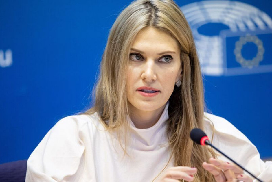 Εύα Καϊλή: «Με κρατούσαν με τα φώτα αναμμένα σε τσουχτερό κρύο»