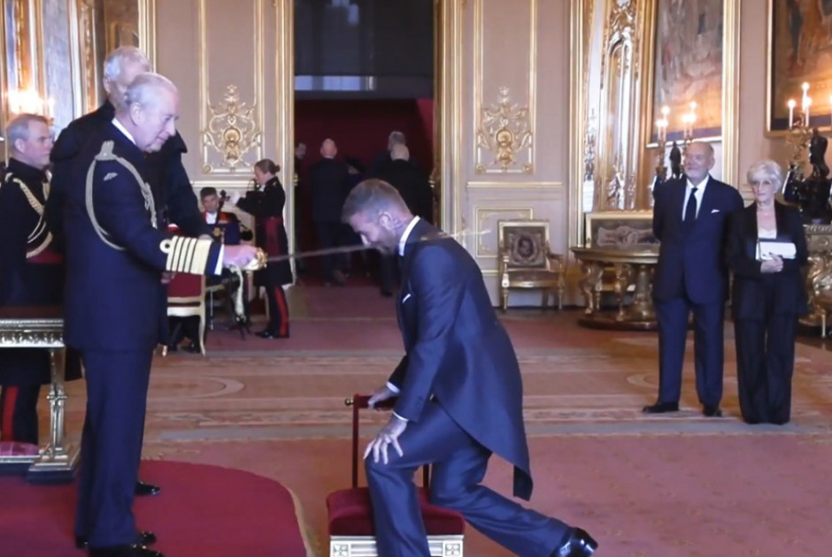 Ο Βασιλιάς Κάρολος έχρισε ιππότη τον Ντέιβιντ Μπέκαμ (ΒΙΝΤΕΟ)