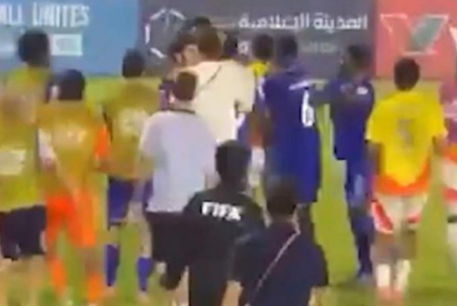 Χάος στο Μουντιάλ U17: Ξύλο ανάμεσα σε παίκτες και... συγγενείς στο Γαλλία-Κολομβία! (ΒΙΝΤΕΟ)