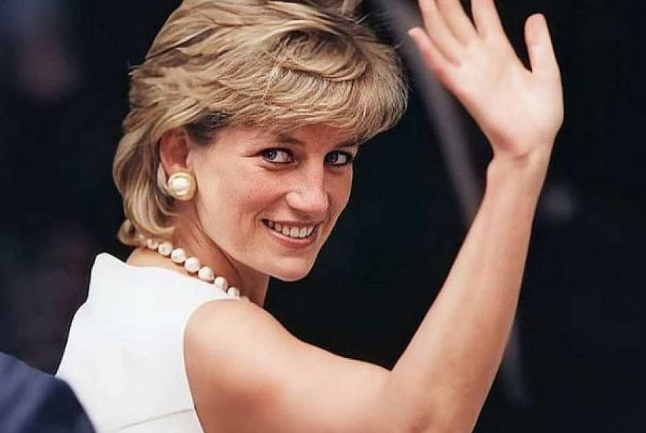 Lady Di: Το εμβληματικό make up look της επέστρεψε δυναμικά
