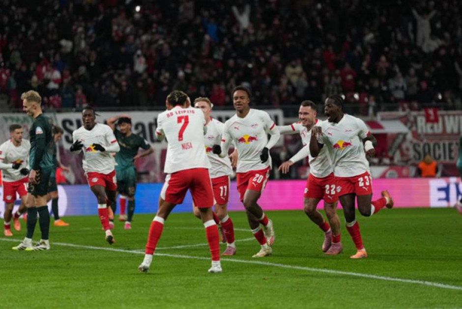 Επέστρεψε στις νίκες και συνεχίζει το κυνήγι της Μπάγερν η Λειψία