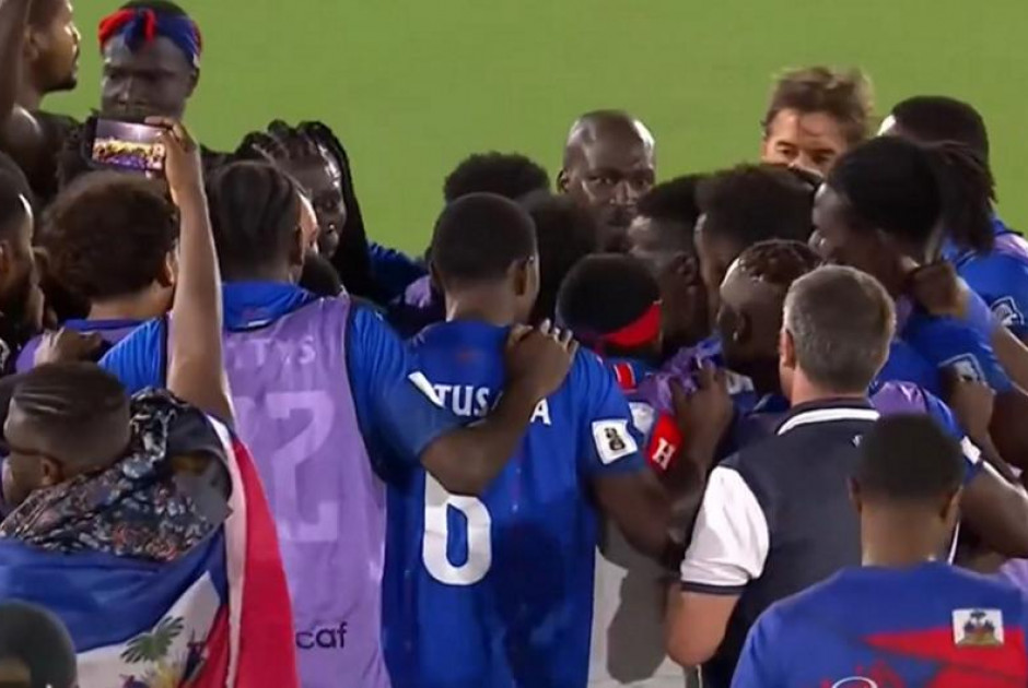 Οι στιγμές που μόνο το Μουντιάλ χαρίζει: Το κινητό των παικτών της Αϊτής και τα δάκρυα του γνώριμου μας Κρίστιανσεν (ΦΩΤΟΣ)