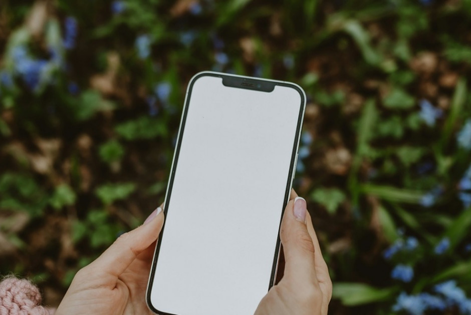 Αποσύρεται μοντέλο iPhone λόγω εκπομπής υψηλών επιπέδων ηλεκτρομαγνητικής ακτινοβολίας