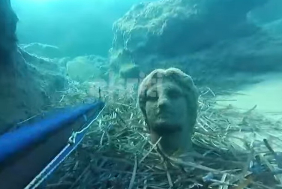 Κρήτη: Ψαροντουφεκάς εντόπισε άγαλμα στον βυθό