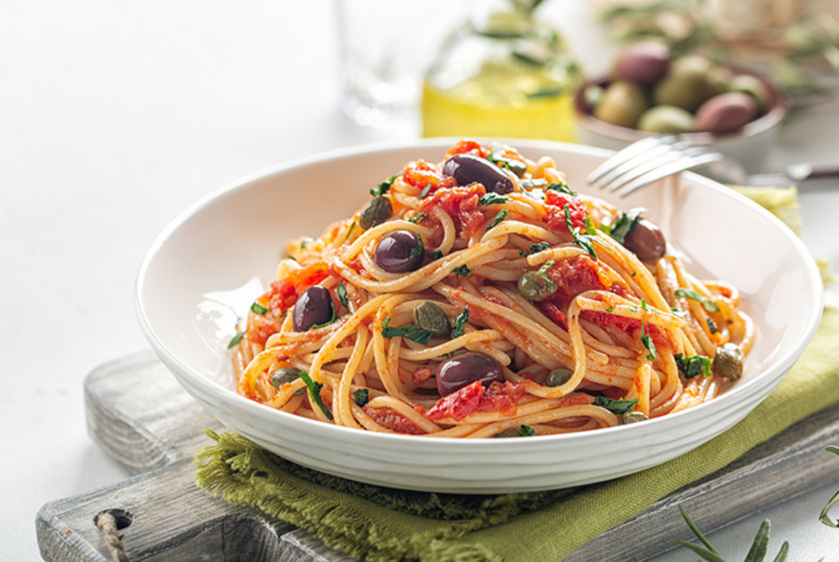Συνταγή για spaghetti με ελιές και κάπαρη
