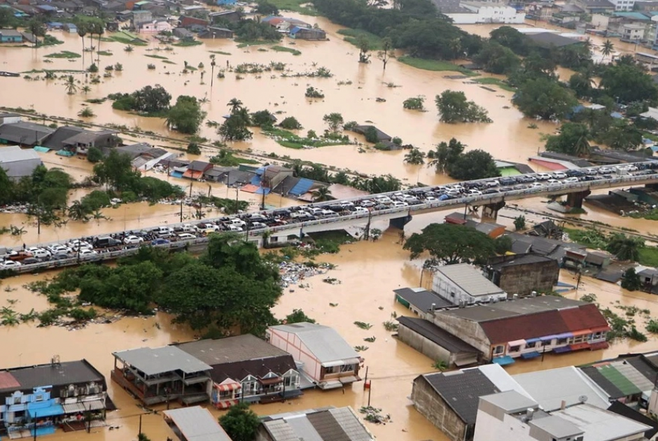 Φονικές πλημμύρες στην Ταϊλάνδη: Στους 145 οι νεκροί