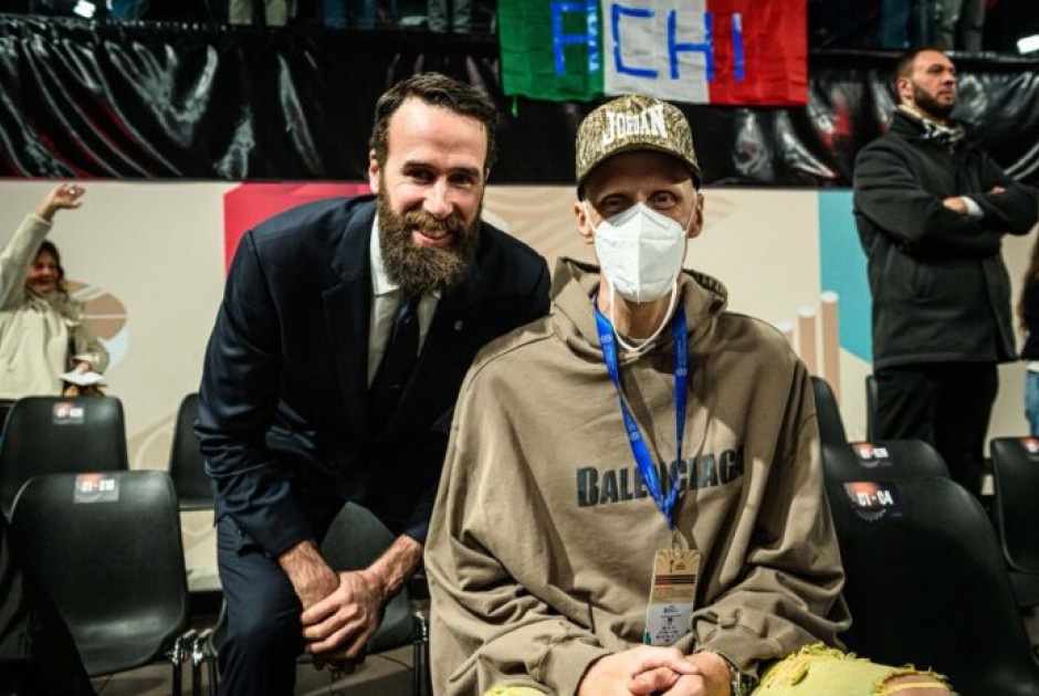 Πολονάρα: Επέστρεψε στο γήπεδο και αποθεώθηκε -ΒΙΝΤΕΟ