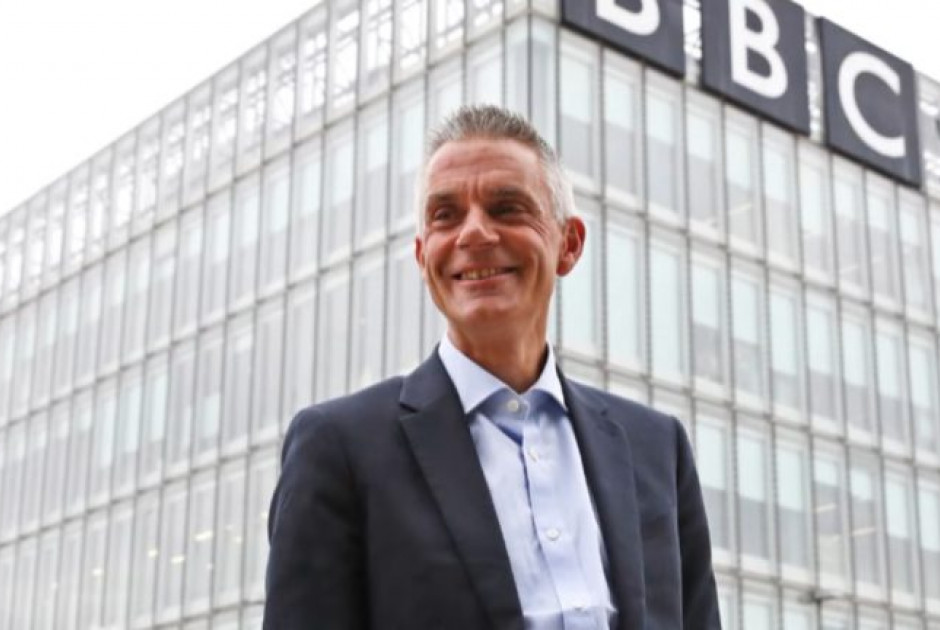 “Σεισμός” στο BBC: Παραιτήθηκε ο γενικός διευθυντής Τιμ Ντέιβι μετά το σκάνδαλο με τον Τραμπ