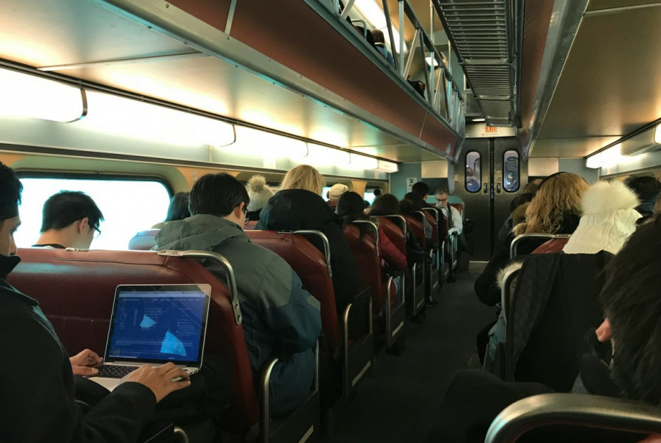 Τι σχέση μπορεί να έχει η «Φόρμουλα 1» με την αύξηση της ταχύτητας του Wi-Fi στα τρένα