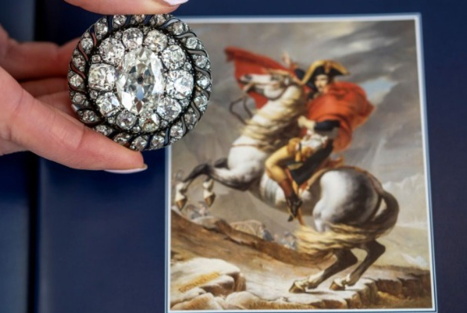 Διαμαντένια καρφίτσα του Ναπολέοντα πωλήθηκε 3,79 εκατ. ευρώ σε δημοπρασία