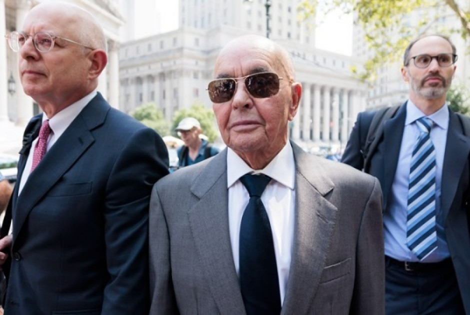 Ο Τραμπ έδωσε χάρη στον Βρετανό δισεκατομμυριούχο Τζο Λιούις, του οποίου η οικογένεια έχει την Τότεν