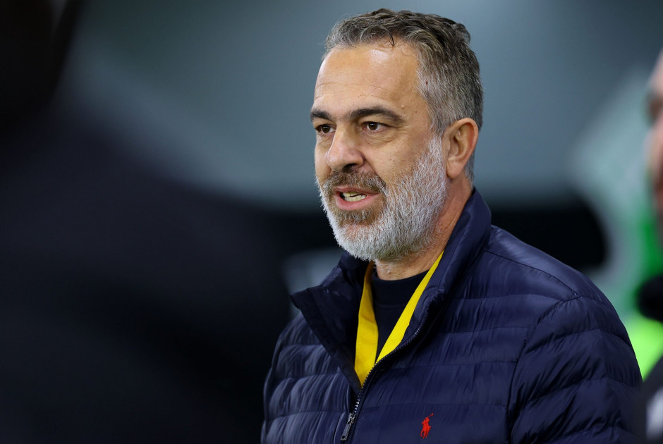 Παρουσιάζει τους …. νέους!