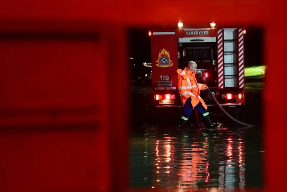 Κανένα πρόβλημα εντός παρκέ - Πλημμύρα έξω από το γήπεδο