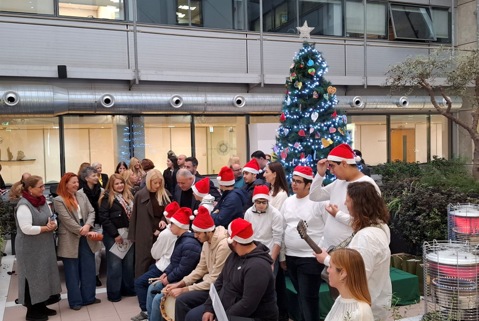 Χριστουγεννιάτικα τραγούδια στη Βουλή από παιδιά του Ειδικού Σχολείου Άγ. Σπυρίδωνας