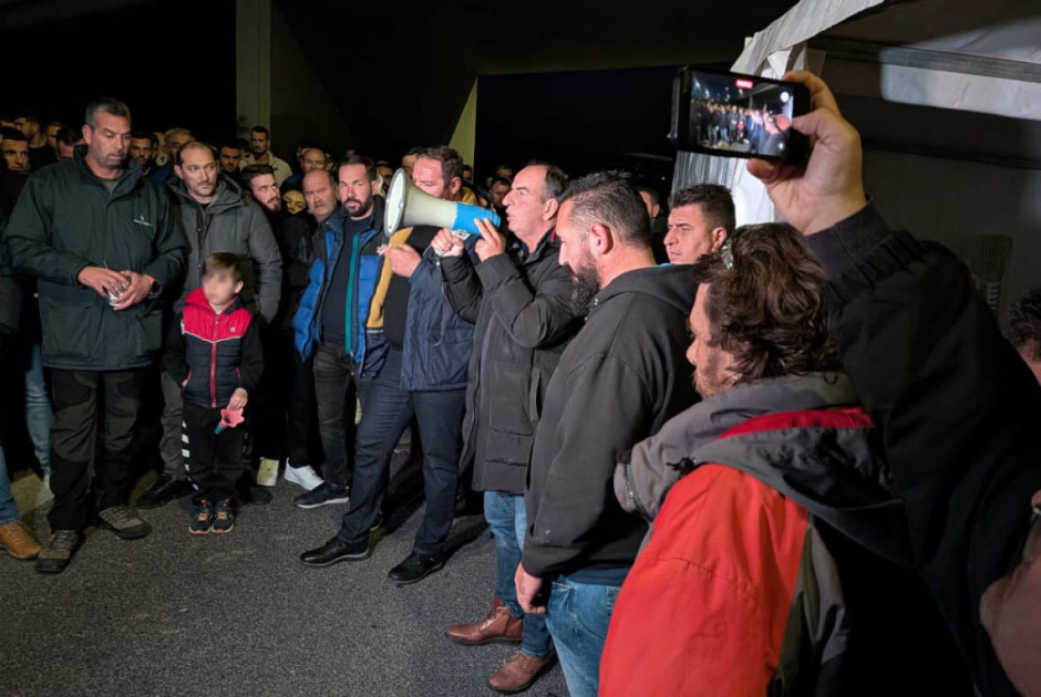 Κομμένη στα δύο η Ελλάδα από τις αγροτικές κινητοποιήσεις