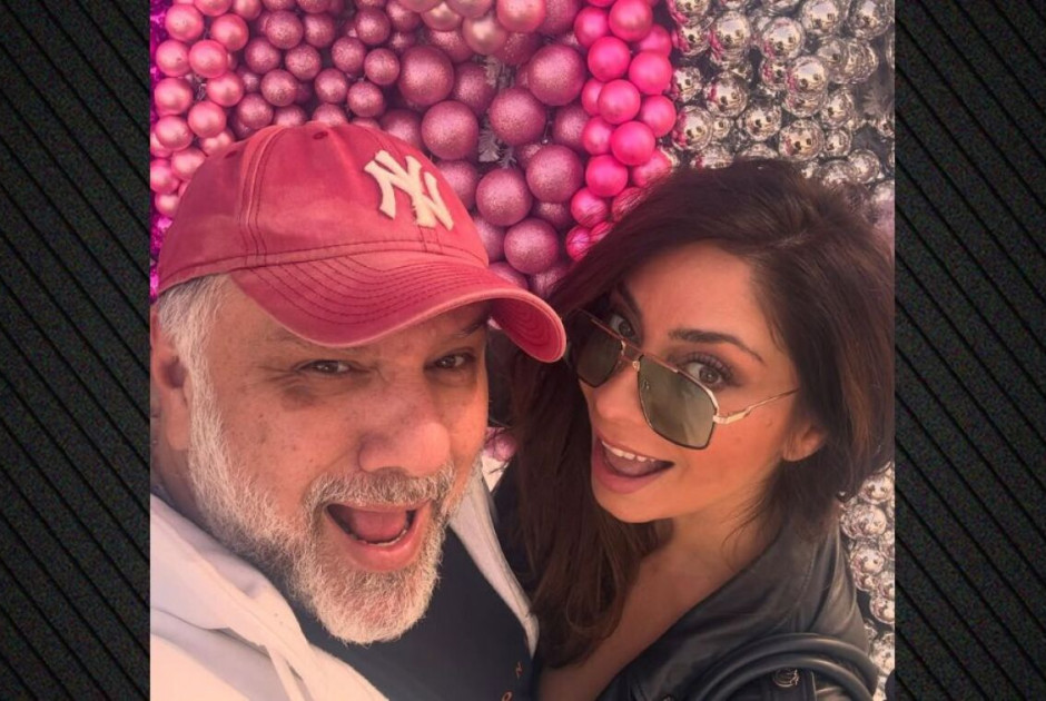 Αρναούτογλου - Αντωνίου: Ποζάρουν μαζί και εύχονται «Καλά Χριστούγεννα»