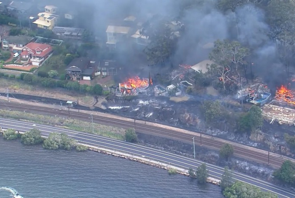 Φωτιές και καύσωνας σαρώνουν τη Νέα Νότια Ουαλία - Καταστράφηκαν σπίτια και εκτάσεις