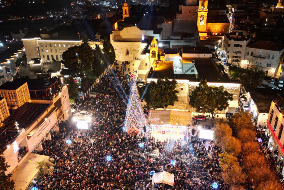 Βηθλεέμ: Άναψε το χριστουγεννιάτικο δέντρο για πρώτη φορά από την έναρξη του πολέμου στη Γάζα
