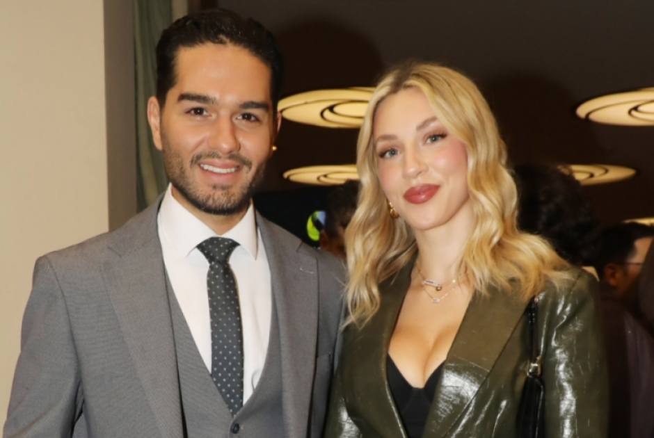 Γαρυφαλλιά Καληφώνη - Χρήστος Μάστορας: Η αγκαλιά της και οι ευχές για την γιορτή του